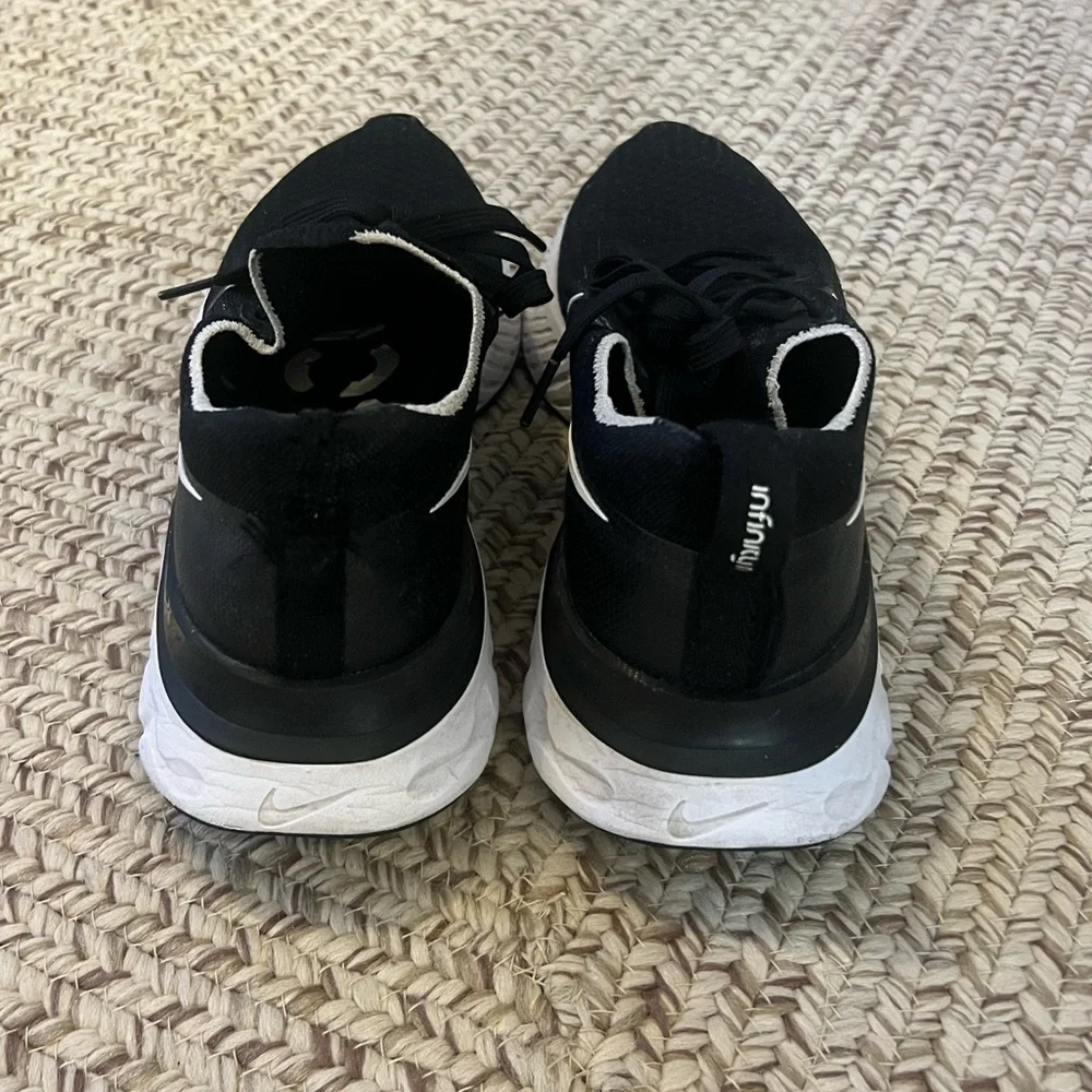 Nike React Infinity Run Sneakers in Black and White - Picture 5 of 6